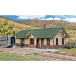 Walthers Cornerstone 933-4057 - UP-Style Depot Kit - HO Scale