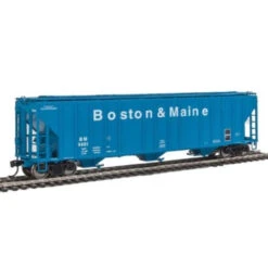 Walthers Proto 920-106156 - 55' Evans 4780 Cubic Foot 3-Bay Covered Hopper Boston & Maine (BM) 5412 - HO Scale