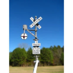 Showcase Miniatures 2311 - Magnetic Signal Co Model 10 Wigwag Flagman - HO Scale Kit