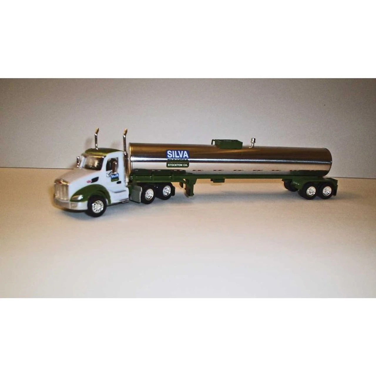 Trucks N Stuff TNS065 - Peterbilt 579 Day-Cab Tractor With Food-Grade Trailer - Silva Trucking - HO Scale 1 Trucks N Stuff TNS065 - Peterbilt 579 Day-Cab Tractor With Food-Grade Trailer - Silva Trucking - HO Scale