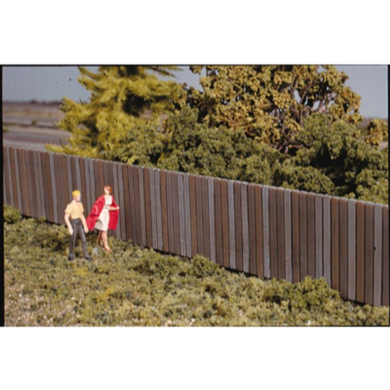 Walthers Cornerstone 933-3521 - Wood Fencing Sections (3) - HO Scale Kit 1 Walthers Cornerstone 933-3521 - Wood Fencing Sections (3) - HO Scale Kit