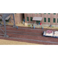 Walthers Cornerstone 933-4097 - Brick Craneway Base And Street (3 Pack) - HO Scale Kit