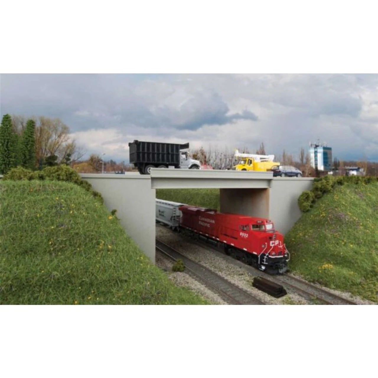 Walthers Cornerstone 933-4566 - Modern Concrete Highway Overpass - HO Scale Kit 1 Walthers Cornerstone 933-4566 - Modern Concrete Highway Overpass - HO Scale Kit